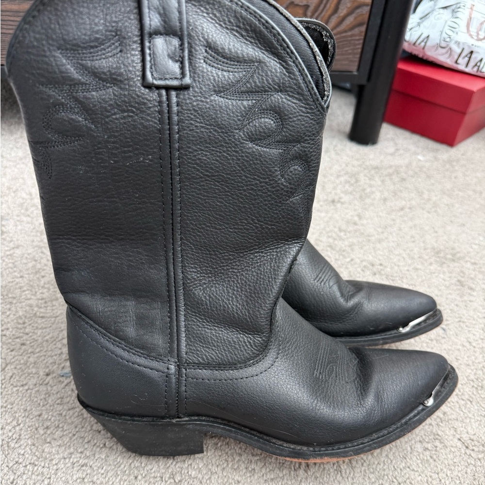 Black cowgirl boots